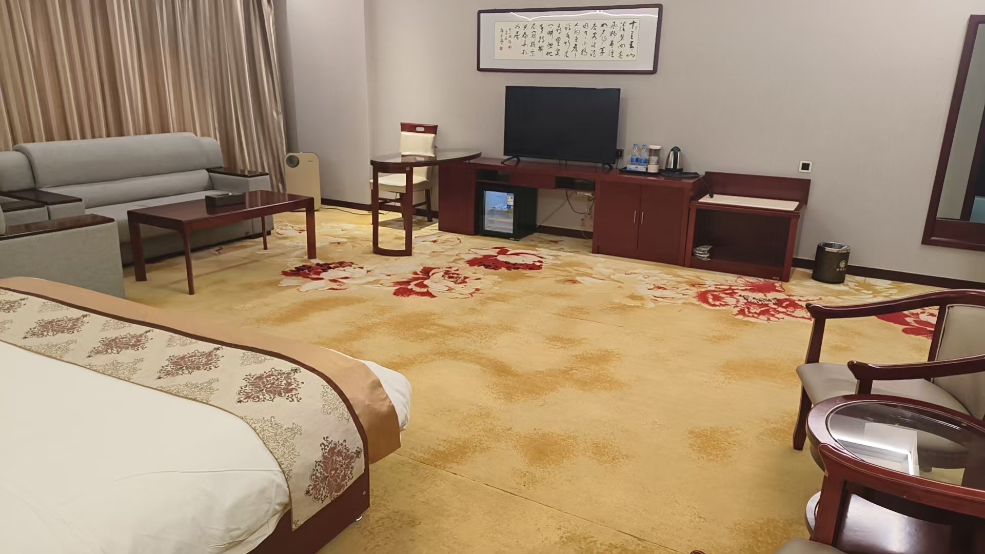 国庆去嘉峪关住哪里?位置居中、停车免费,黄金周最省心 国庆去嘉峪关住哪里?位置居中、停车免费,黄金周最省心