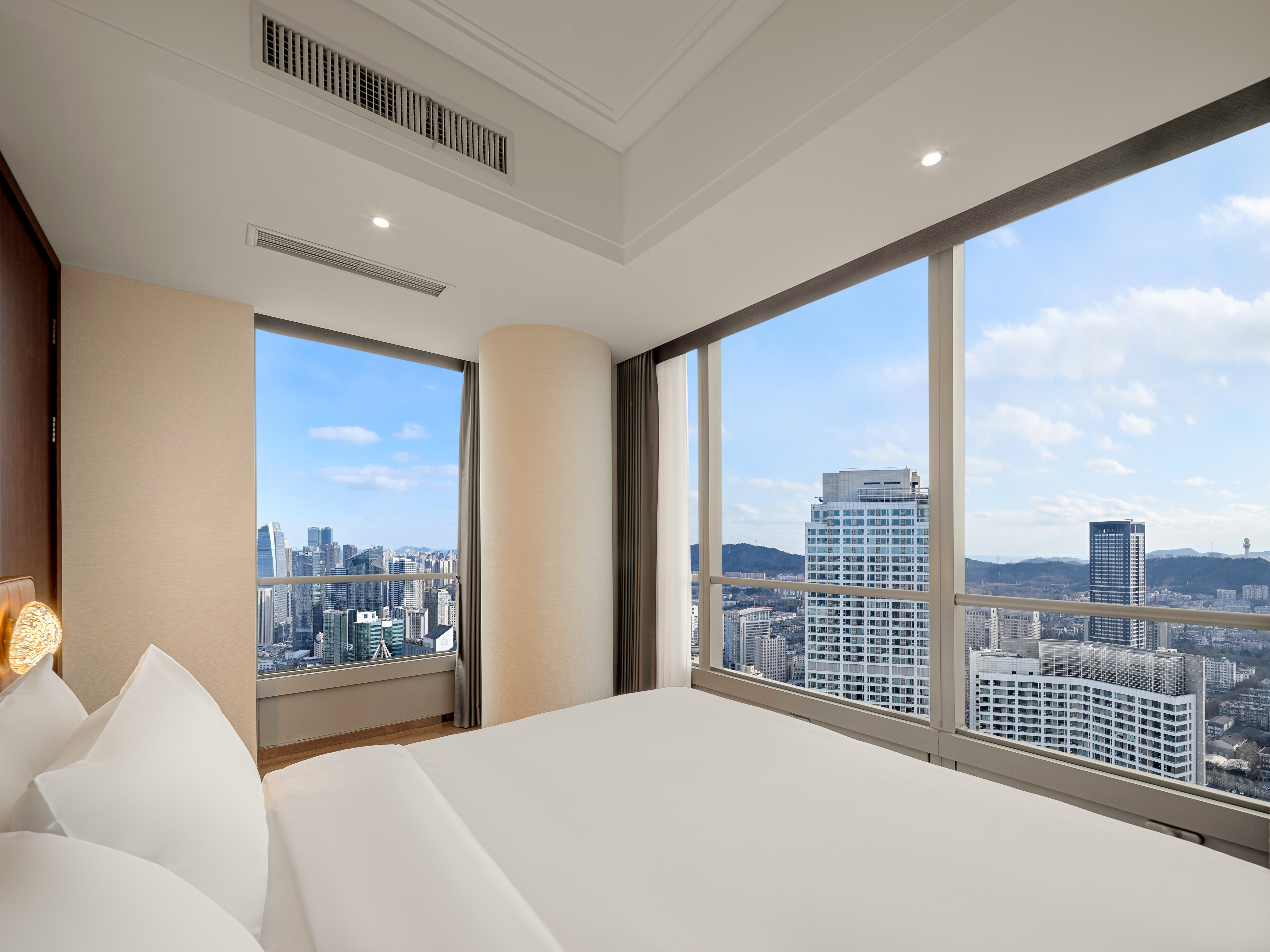 大连中山广场海景美仑酒店：高空观海、紧邻景点，情侣出游的舒适之选