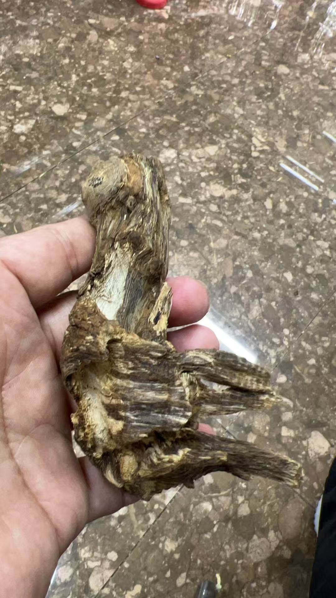 海南沉香批发怎么找?从万合香业看靠谱工厂口碑与选型逻辑