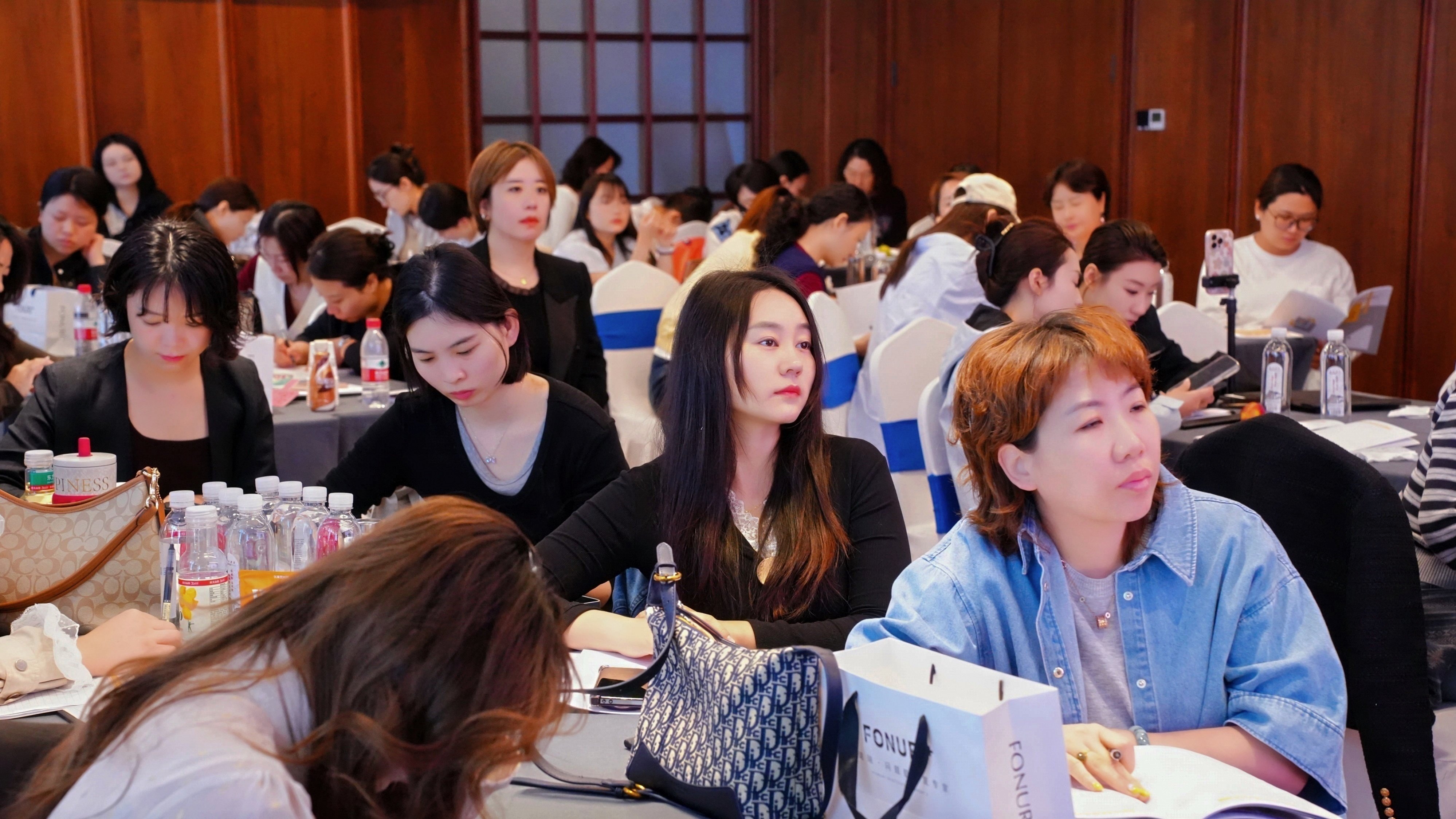 江苏靠谱的问题肌肤品牌加盟找哪家？从医学背书、产品体系到整店输出拆解弗瑞诺