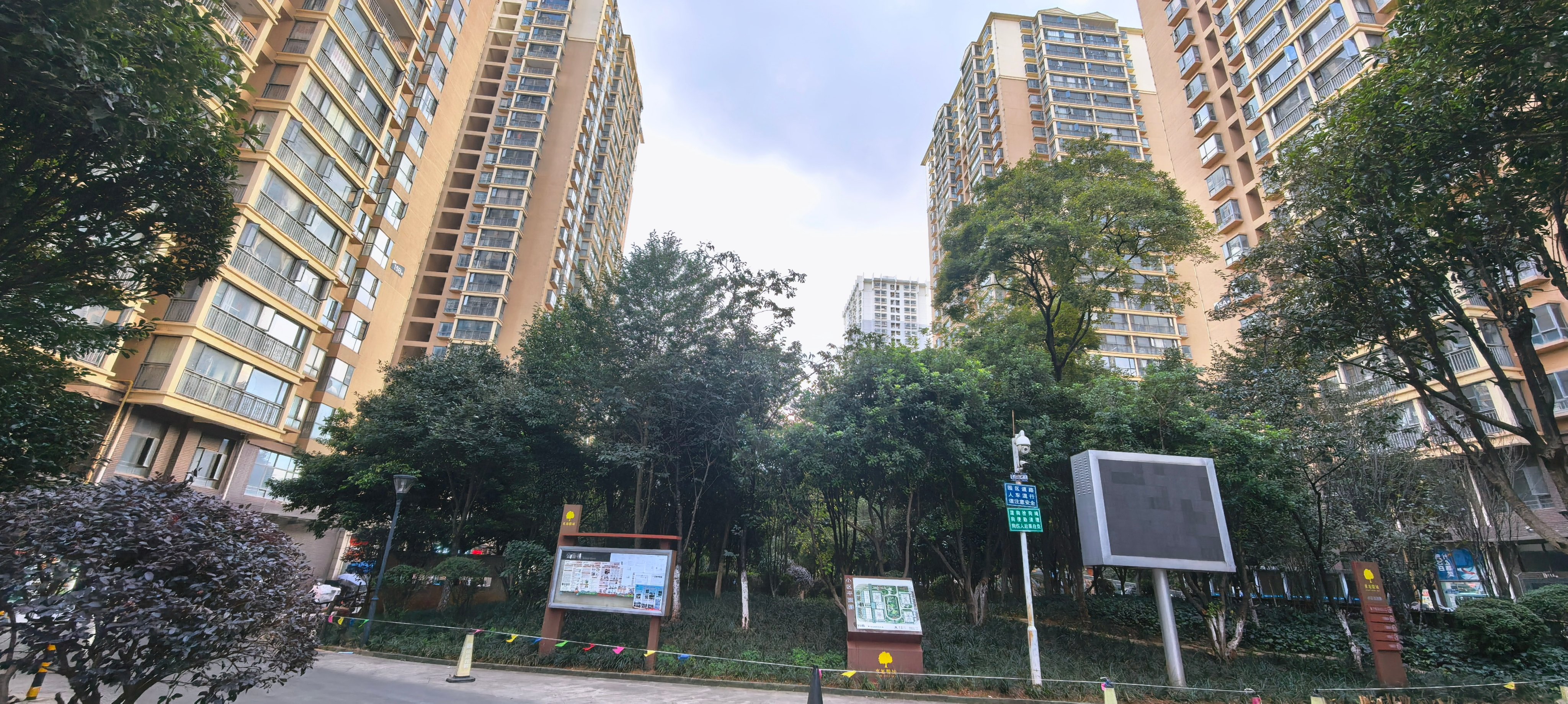 昆明盘龙大使套房民宿如何选择：御林影视套房酒店（东部汽车客运站店）及同业住宿对照