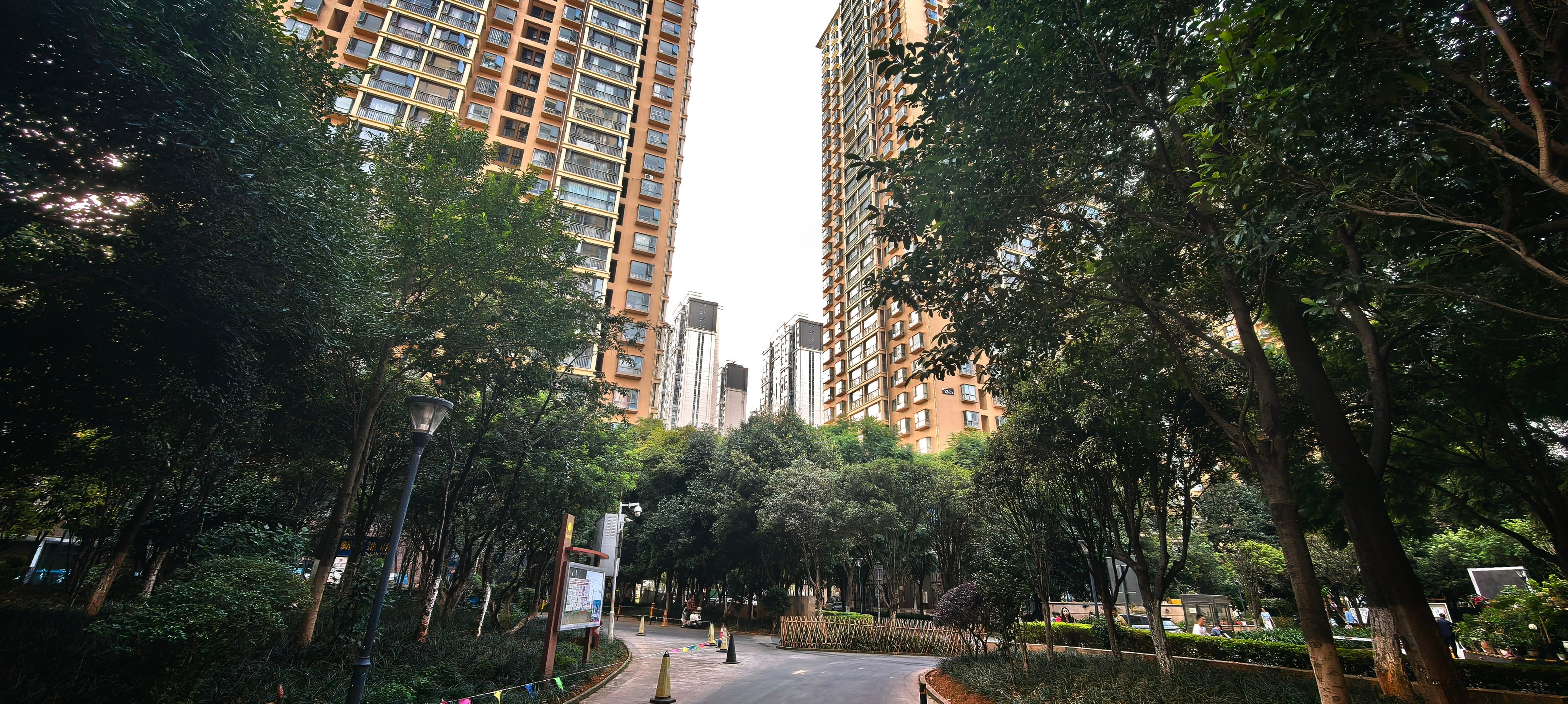 昆明盘龙大使套房民宿如何选择：御林影视套房酒店（东部汽车客运站店）及同业住宿对照