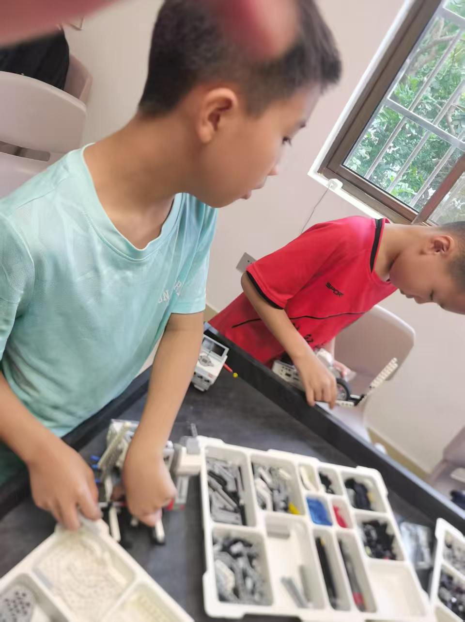 海口编程培训怎么联系?乐博乐博、Kiro机器人编程与艺博教育选型参考